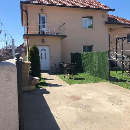 2Br Airport Accommodation W/Free Private Parking Ledine Exterior photo